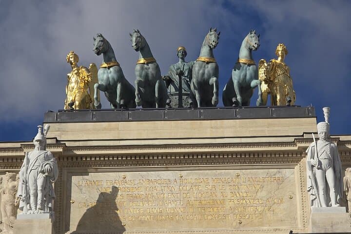 Exterior Tour of the Louvre and the Tuileries Garden