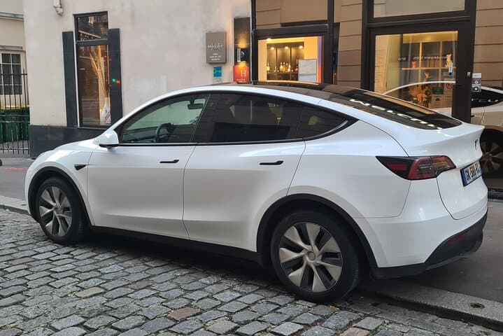 Private Airport Transfer Paris → Orly | Electric One-Way