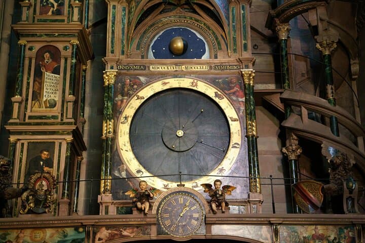 Strasbourg Cathedral audio guide with mobile phone