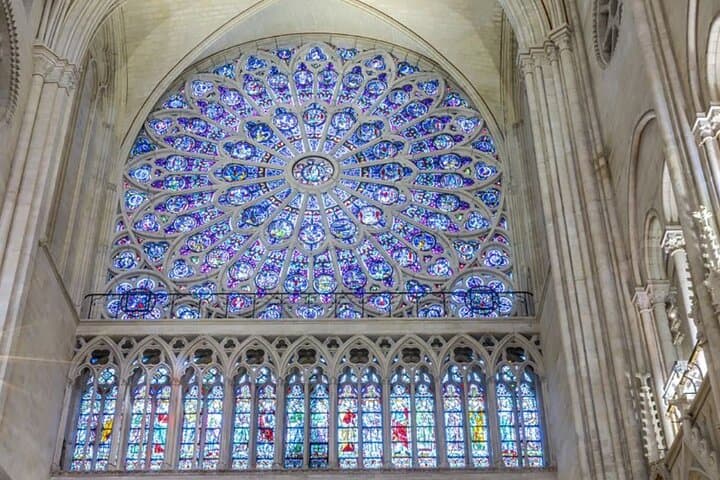 Notre Dame de Paris: Semi Private or Private Guided Tour Guide