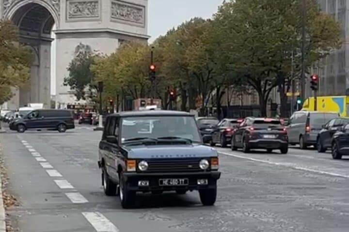 Like a Queen in Paris private tour in Range Rover classic