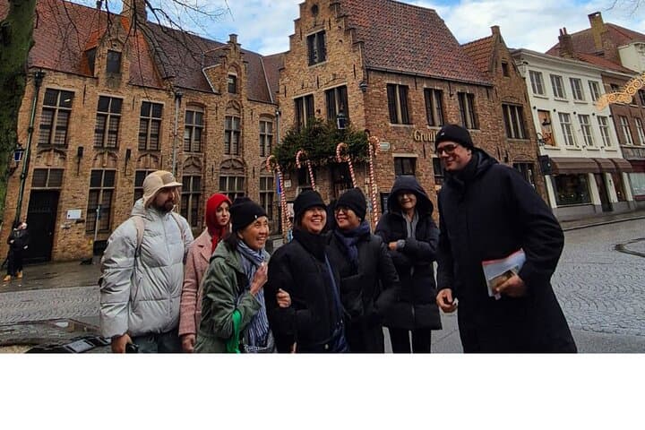 Bruges Day Trip from Paris by Minivan with Canal Cruise Included