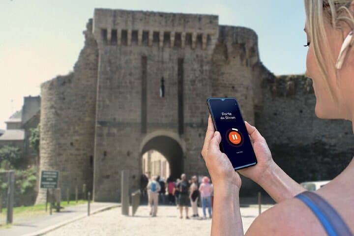 Visit Saint-Malo in freedom: Walk through the Porte Saint-Vincent to discover the city.