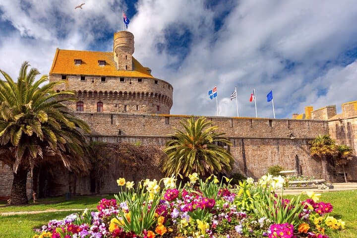 Castle of Saint-Malo: The fortress of privateers and the entrance to the Intra-Muros.
