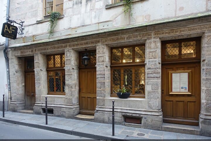 Guided tour of medieval Paris and the Templars
