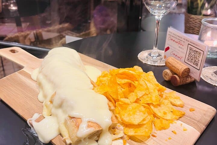 Blind Wine and Gastronomy Experience in Bordeaux