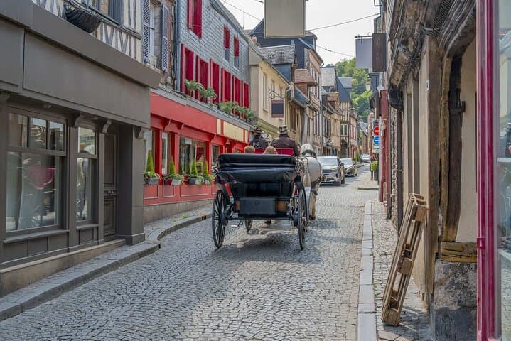 Hello Honfleur: Private 2-Hour Intro City Walk with Local Guide