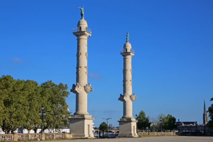Guided tour history of the port of Bordeaux Vert Bordeaux Rostral columns