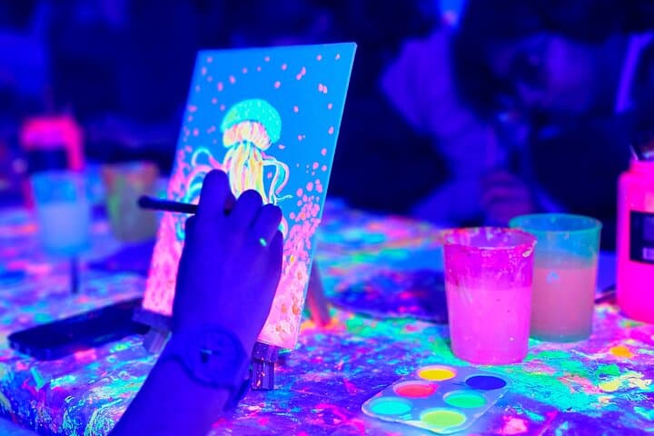 Fluorescent painting studio in Lyon in an art gallery