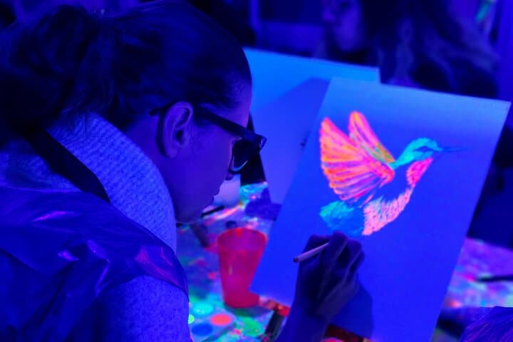 Fluorescent painting studio in Lyon in an art gallery