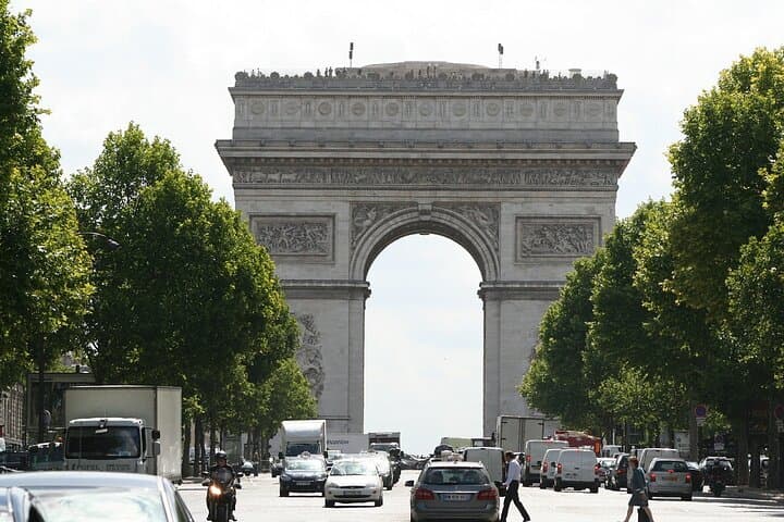 Paris Private Airport Transfer & City Sightseeing Tour