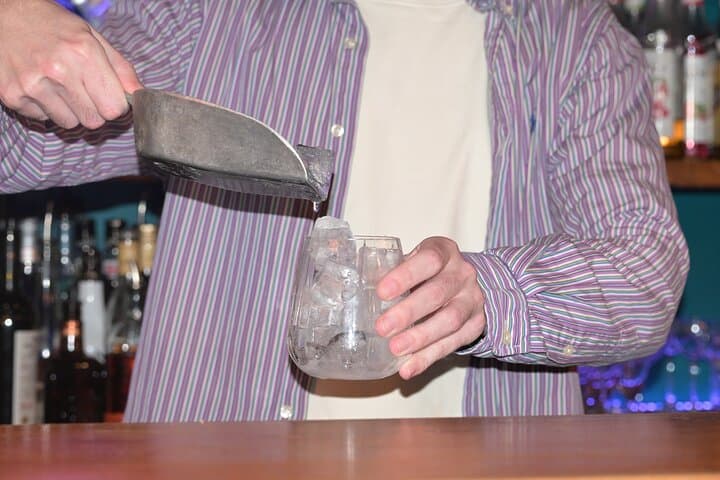 Shake, Mix & Sip: Cocktail Workshop in Old Nice