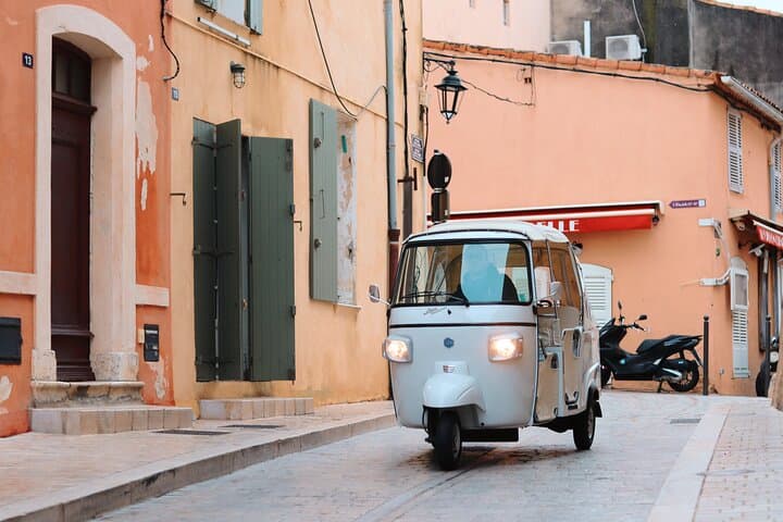 Full-Day Saint-Tropez with Ferry Bay Crossing from Nice