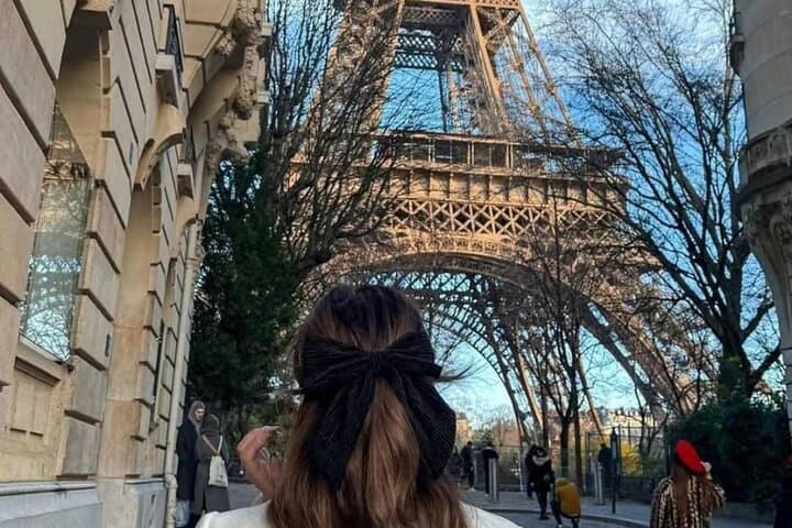 Paris: Eiffel Tower Access up to 2nd Floor by Lift with Host