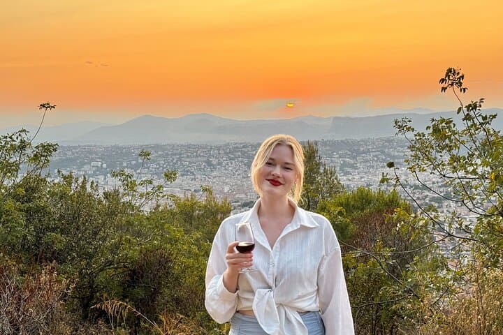 Nice: Sunset & Homemade Apéritif in a historic Land Rover !