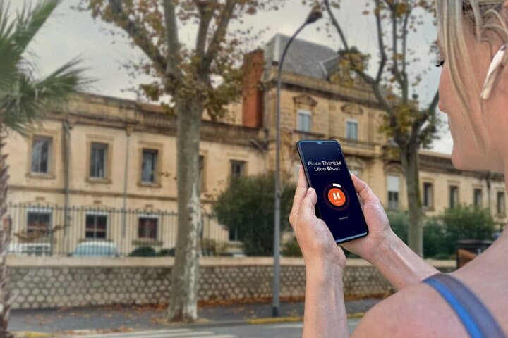 Visit Narbonne en Libre: Walk along the banks of the Canal de la Robine.