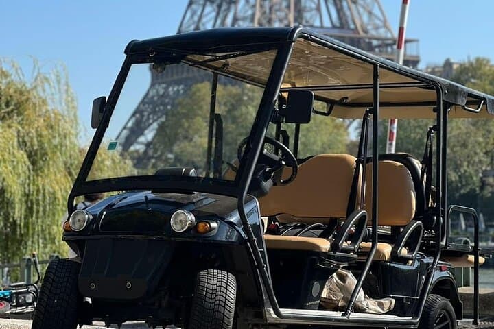 A smooth and comfortable way to explore Paris with a local driver-guide