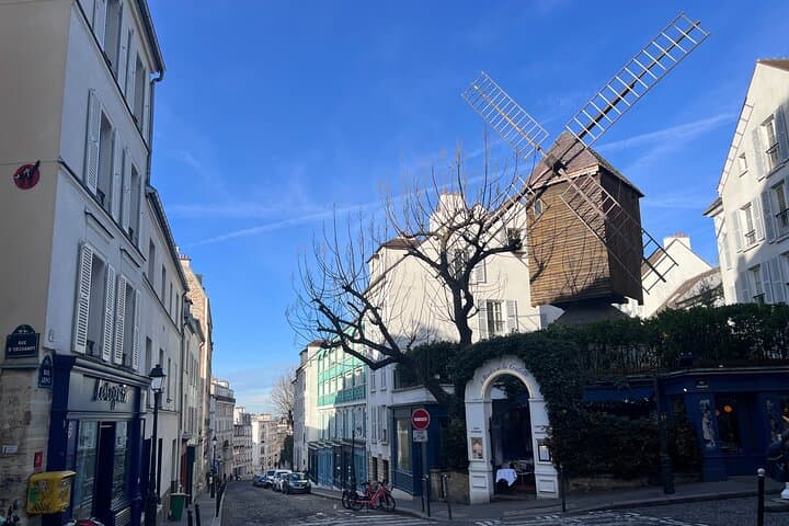 Guided Walking Tour to Montmartre Paris
