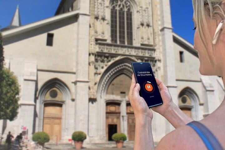 Visit of Chambery in freedom: In front of the Cathedral Saint-François-de-Sales, famous for its inner trompe l'oeil.