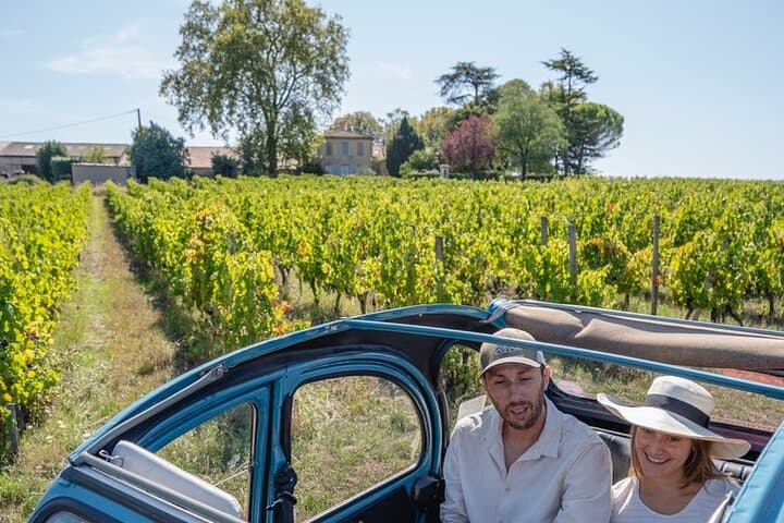 Private tour Bordeaux right bank in an iconic French classic car