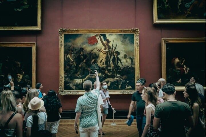 Louvre Museum Experience with Optional Macaron Tasting