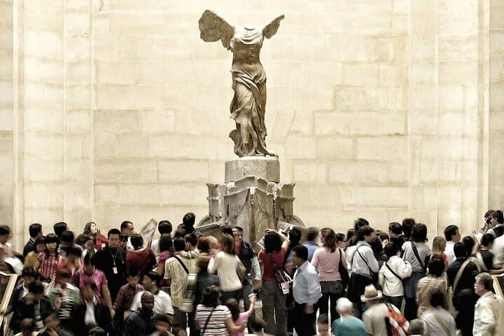 Louvre Museum Experience with Optional Macaron Tasting