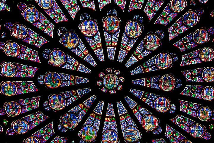 Paris Scavenger Hunt & Highlights Self-Guided Walking Tour