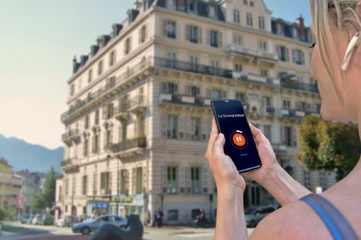 Visit of Aix-les-Bains in freedom: Admiring the façades of the old historic palaces of the city center.