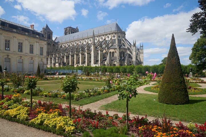 Saint Stephen's Cathedral (UNESCO): Magnificent view of the bedside from the Archdiocese Gardens.