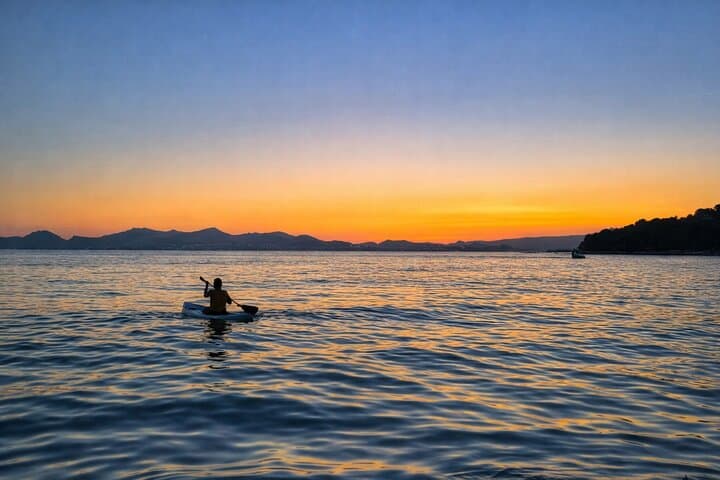 “Stand-up paddle available during the tour”