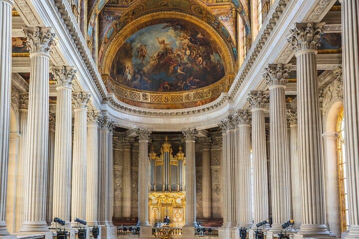 Versailles Palace Guided Tour with Gardens Access from Paris