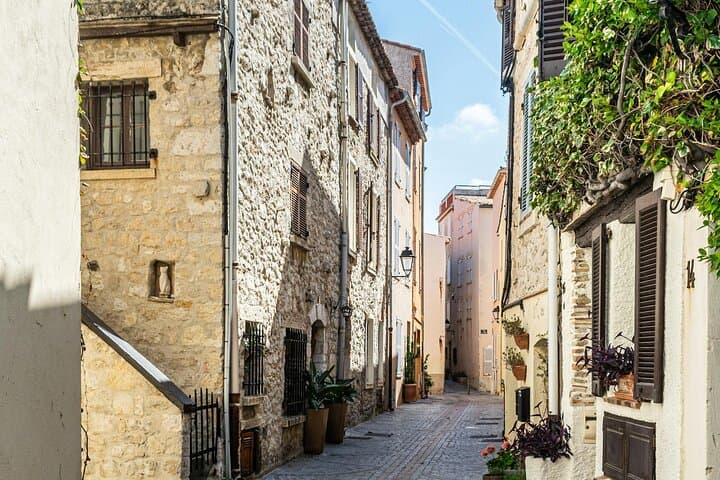 Cannes, Antibes, Saint-Paul-de-Vence Private or Semi-Private Tour