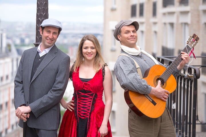 Montmartre: Theatre and Immersive Tour in French