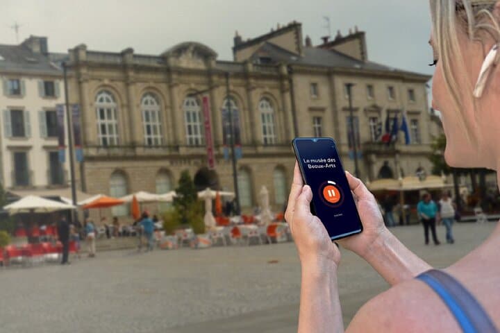 Visit to Quimper en Libre: Place Saint-Corentin, the historic heart of the city.