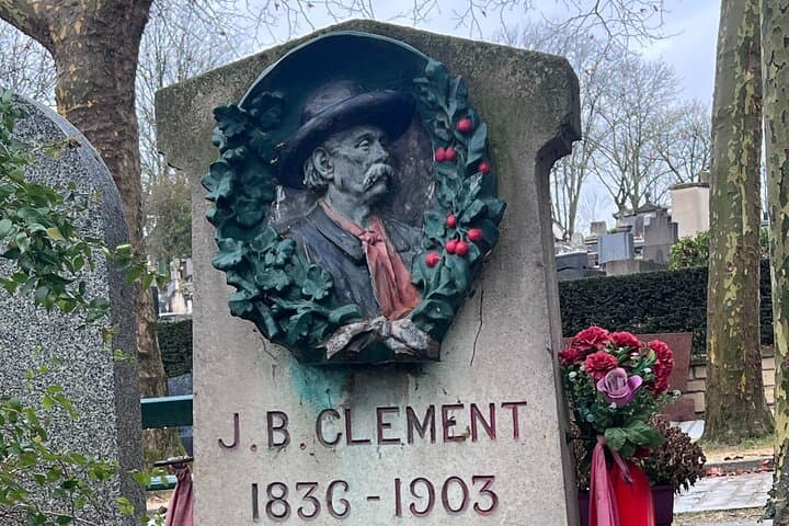 Paris: Père Lachaise Cemetery Guided Walking Tour