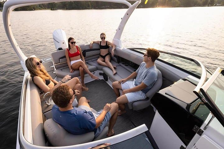 Private boat tour Antibes & Billionaire bay-Relax, swim & snorkel