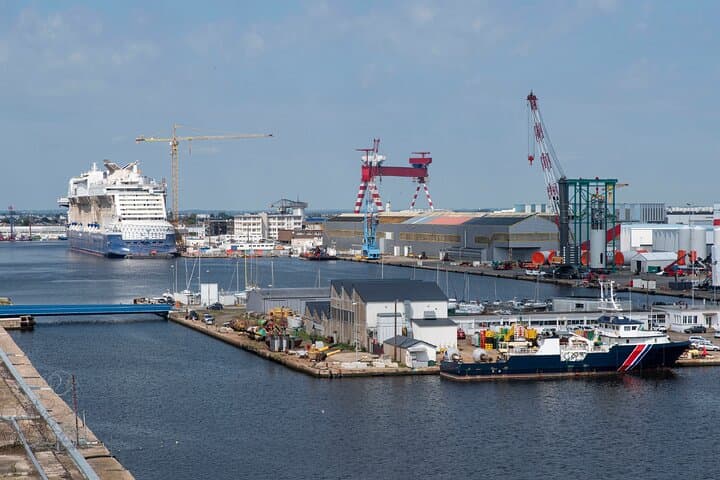 Atlantic Shipyards: Panorama of the port and giant cranes that build the world's largest liners.