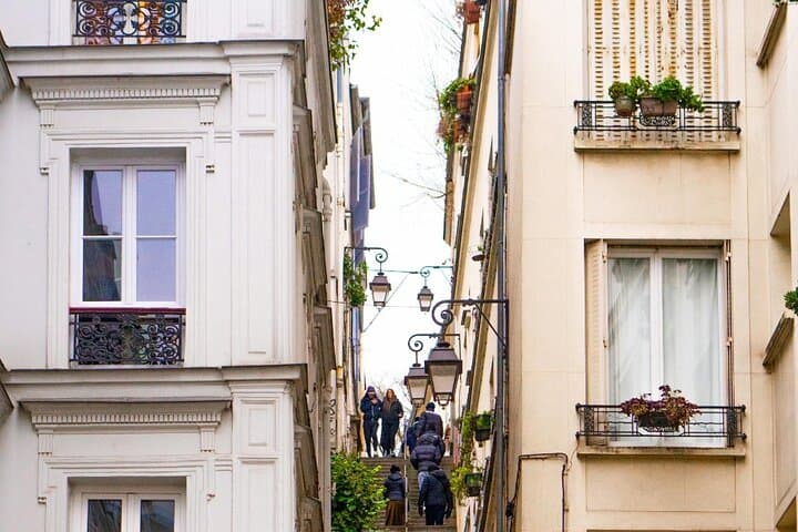 Montmartre Walking Tour: Explore Top Sights & Hidden Gems