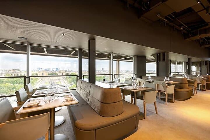 Private Eiffel Tower Tour and Dinner with River Cruise and Pickup