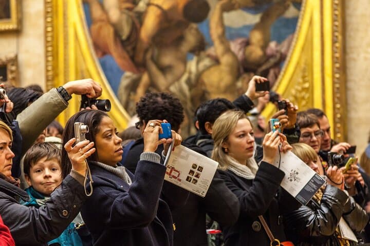 Paris Louvre Museum Skip-the-Line Highlights Guided Tour