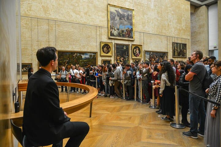 Paris Louvre Museum Skip-the-Line Highlights Guided Tour