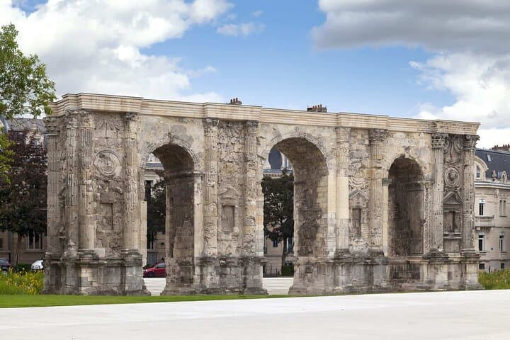 Hello Reims: Private 2-Hour Intro City Walk with Local Guide