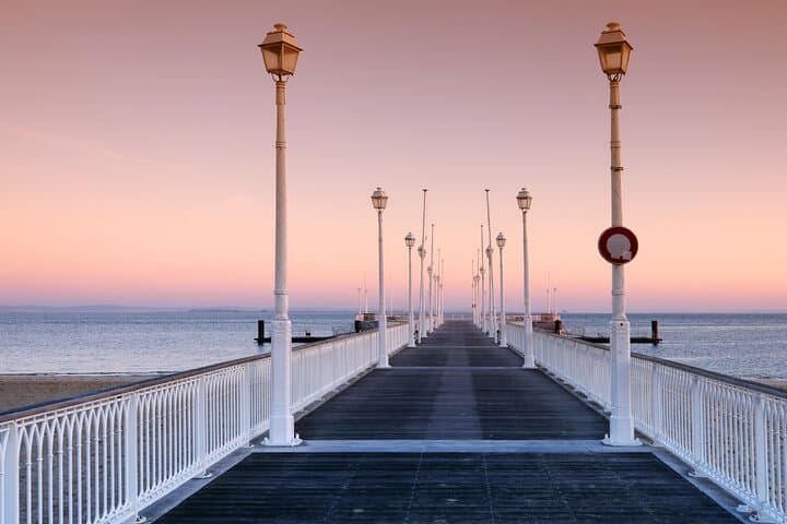 Pier Thiers: The must-see promenade above the water to admire the sunset over the Basin.
