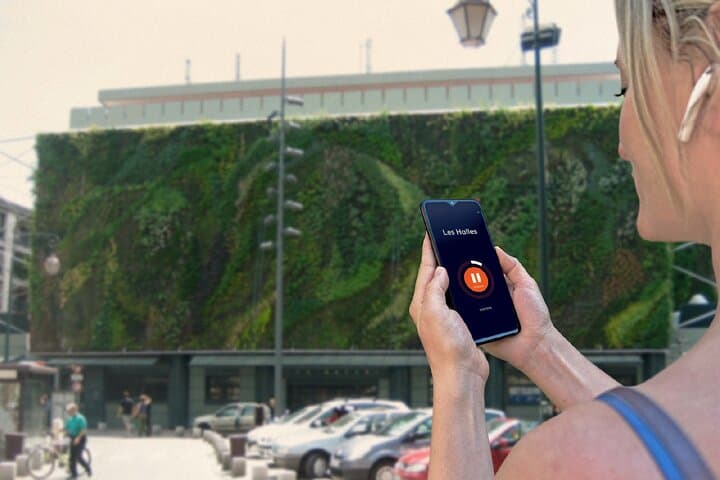 Visit of Avignon in freedom: In front of the spectacular plant wall of the Halles d'Avignon (the Covered Point of Sale).