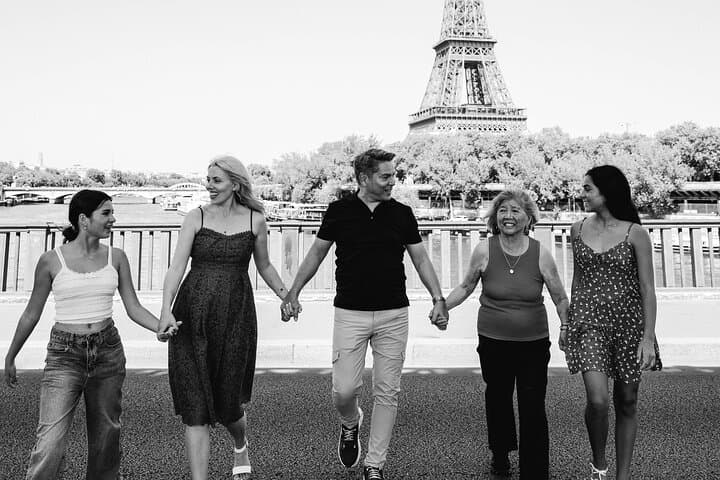 Photographer, Professional Photo Shoot - Eiffel Tower