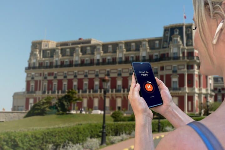 Visit of Biarritz in freedom: In front of the Palace Inn, former residence of Empress Eugenie.