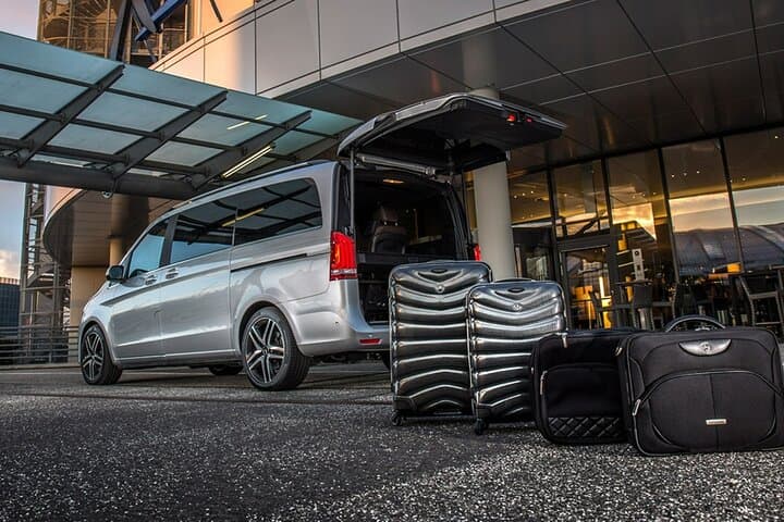 Private Arrival Transfer: Beauvais (BVA) Airport to Paris City