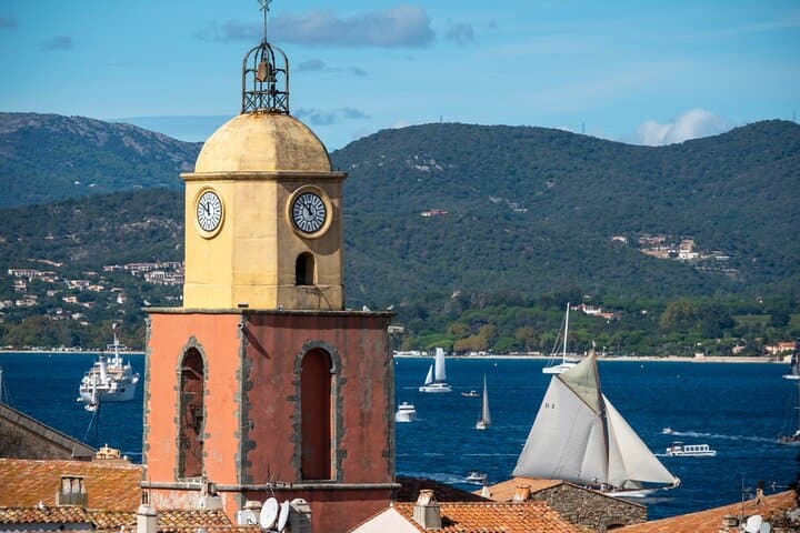 Church of Our Lady of the Assumption: The famous steeple in the colors ochre and earth of Siena, the absolute emblem of the village.
