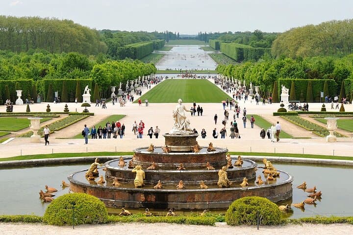 Versailles Palace And Gardens Private Tour with Champagne