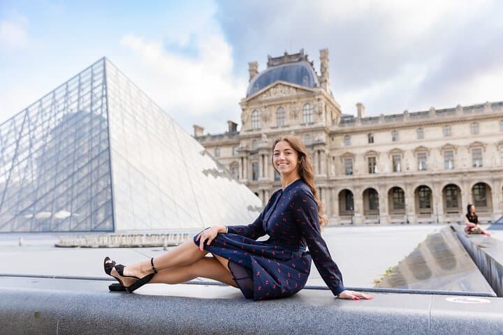 Paris: Premium photoshoot around Louvre